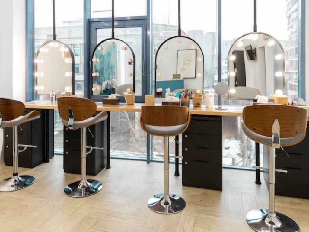 Beauty Salon Near me for Ladies​